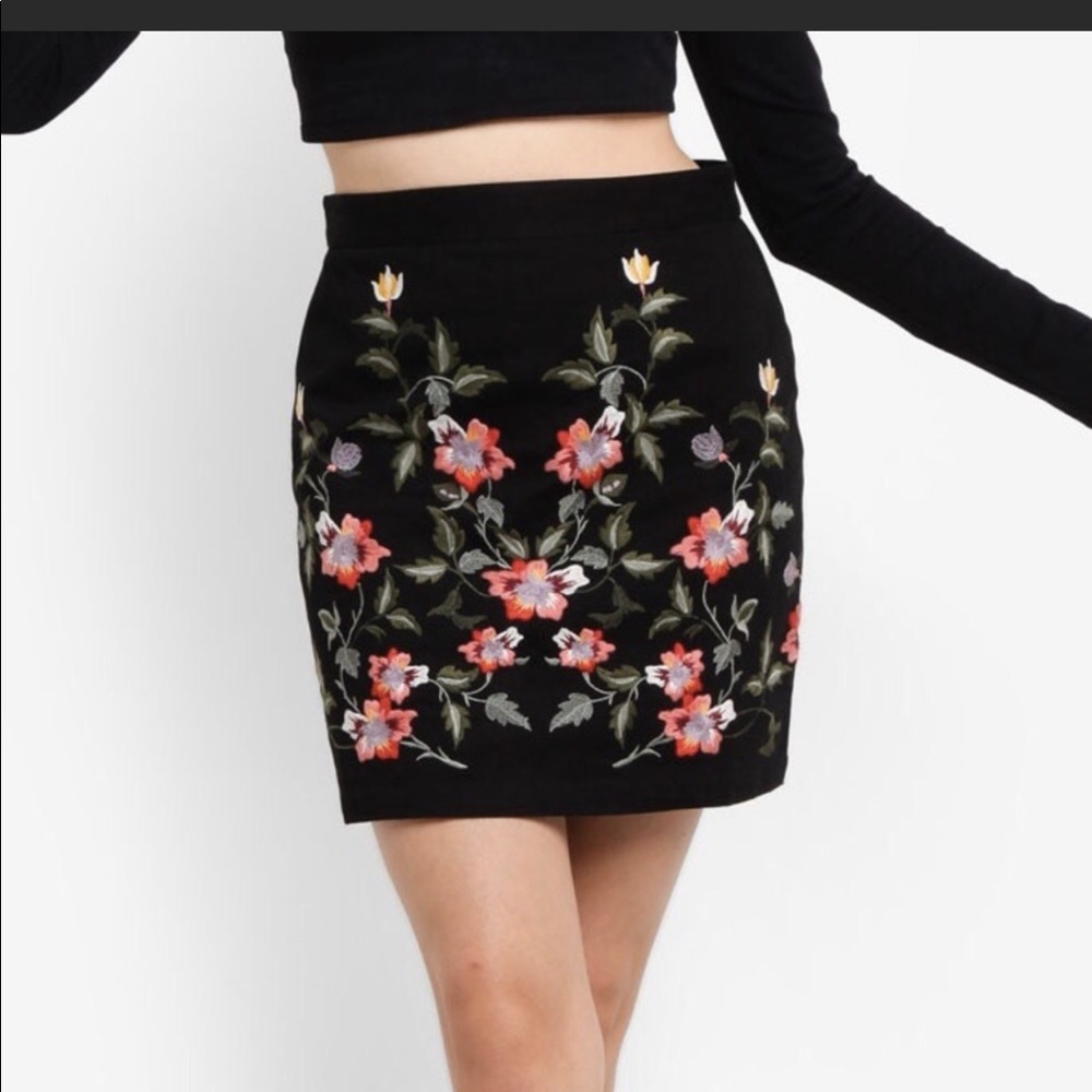 TOPSHOP || embroidered floral canvas skirt - Picture 2 of 7